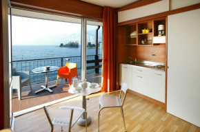  Hotel Spiaggia  Мальчезине